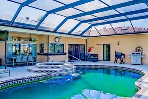 Pool - Waterfront Escape with Heated Pool, Stunning Sunsets & Coastal Charm (Port Charlotte)