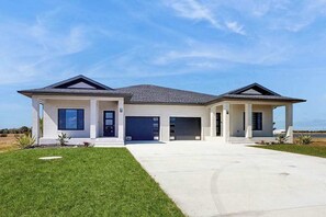 Exterior - Lakefront lanai living w/ fenced yard, fishing, 10 mins to Gasparilla, Dogs OK (Placida)