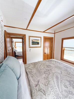 6 bedrooms, WiFi, bed sheets