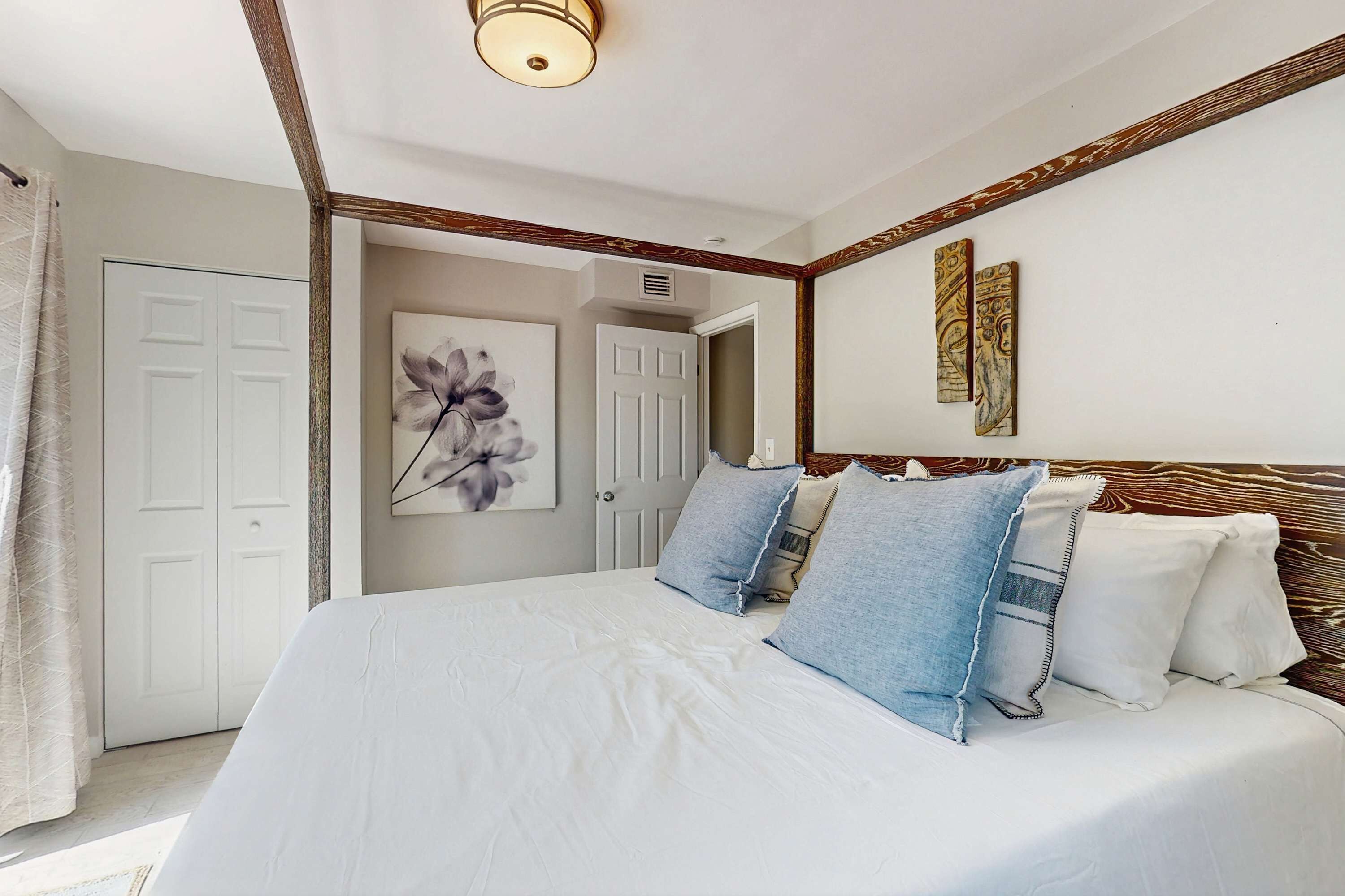 4 bedrooms, iron/ironing board, WiFi, bed sheets