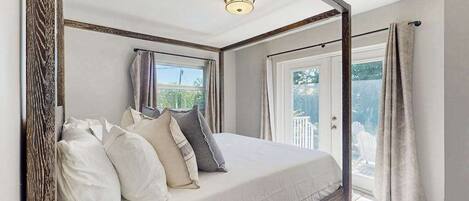 4 bedrooms, iron/ironing board, WiFi, bed sheets