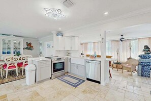 Fridge, microwave, oven, stovetop - Coastal Cottage walking distance to the beach, internet and washer and dryer (Sanibel)