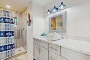 Shower, hair dryer, towels - Coastal Cottage walking distance to the beach, internet and washer and dryer (Sanibel)
