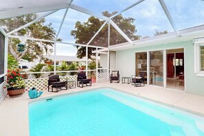 Pool - Spacious property with separate living quarters, pool, & lanai - dog-friendly (Venice)