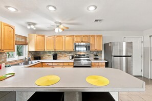 Unclassified image, 4 of 55, button - Dog-friendly sunny stay with private pool, patio, full kitchen, sunroom & W/D (Venice)
