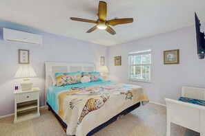 2 bedrooms, iron/ironing board, travel cot, WiFi - Coastal home with private, saltwater pool, gas grill, and internet (Punta Gorda)
