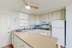 Fridge, microwave, stovetop, coffee/tea maker - Quaint condo w/private balcony, wifi, community pool & beach access (Bonita Springs)