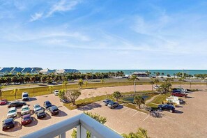 Property grounds - Quaint condo w/private balcony, wifi, community pool & beach access (Bonita Springs)