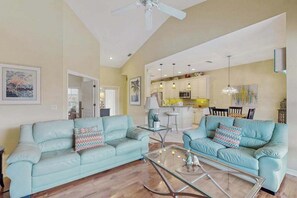 TV, offices - Beautiful home w/ heated in ground pool, wifi, dog-friendly, and sundeck (Naples)