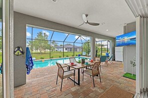 Dining - Dog friendly home with private pool, lanai, family games, and internet (Rotonda West)