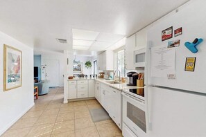 Fridge, microwave, oven, stovetop - Charming condo with access to shared outdoor pool, wifi, and private balcony (Englewood)