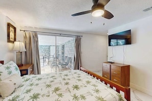 2 bedrooms, WiFi, bed sheets - Relax, Swim & Explore! A Dog-Friendly Private Pool Retreat Close to Everything! (Port Charlotte)