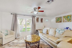 TV, offices - Relax, Swim & Explore! A Dog-Friendly Private Pool Retreat Close to Everything! (Port Charlotte)