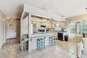 Fridge, microwave, oven, stovetop - Gorgeous canal front home, above ground pool & close to beach (Port Charlotte)