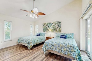 3 bedrooms, iron/ironing board, WiFi, bed sheets - Dog friendly home with heating optional pool, lanai, and washer & dryer (Rotonda West)