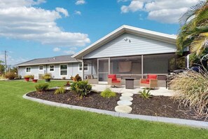 Exterior - Spacious coastal Pet friendly home close to beaches and shopping. (Port Charlotte)