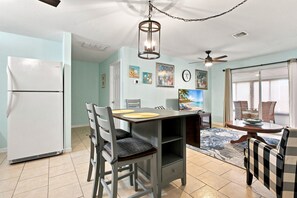 Interior - Dog-friendly and Snowbird friendly close to beaches! (Venice)
