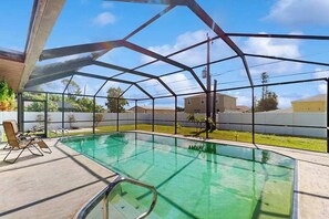 Pool - Family and dog friendly pool home, close to beaches, harbor and river (Port Charlotte)