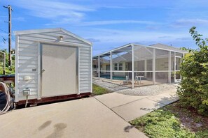 Exterior - Coastal Cottage with private pool, lanai, and free internet (Port Charlotte)