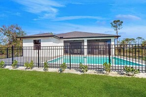 Pool - Well appointed new home with private pool, large yard, W/D & dog friendly (Rotonda West)