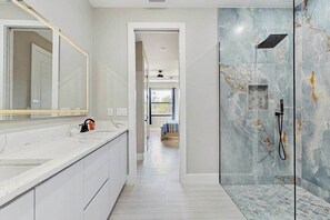 Shower, hair dryer, towels - Well appointed new home with private pool, large yard, W/D & dog friendly (Rotonda West)