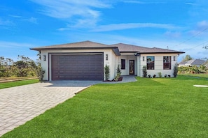 Exterior - Well appointed new home with private pool, large yard, W/D & dog friendly (Rotonda West)
