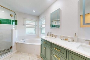 Shower, hair dryer, towels - Coastal home on golf course w/ water view, private pool & spa, AC, W/D, Wifi (Rotonda West)
