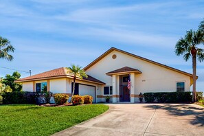 Exterior - Coastal home on golf course w/ water view, private pool & spa, AC, W/D, Wifi (Rotonda West)