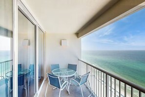 Outdoor dining - 🌴Gulf Front VIEW | 5 Pools | Majestic Beach 2-1903🌴 (Panama City Beach)