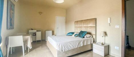 1 bedroom, desk, WiFi, bed sheets