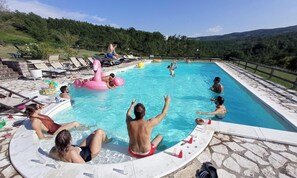 Pool - Stunning private villa with hot tub, WIFI, private pool, TV, pets allowed and panoramic view (Monte Castello Di Vibio)