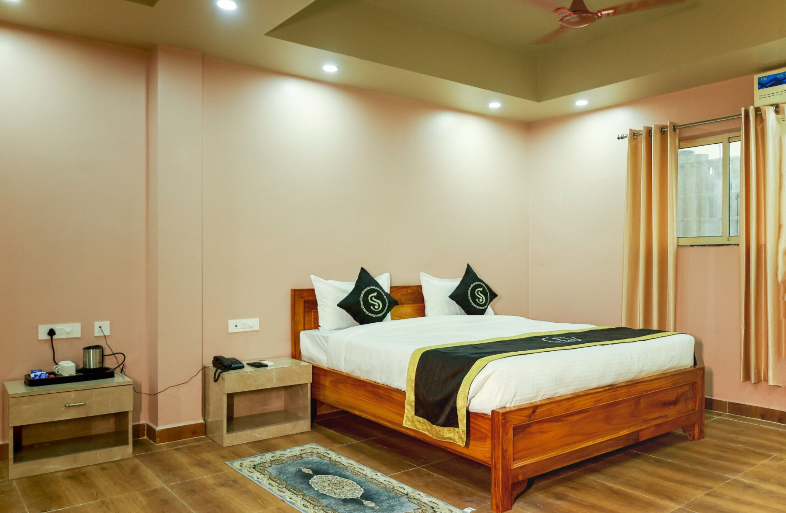 Deluxe Double Room, City View | Desk, free WiFi