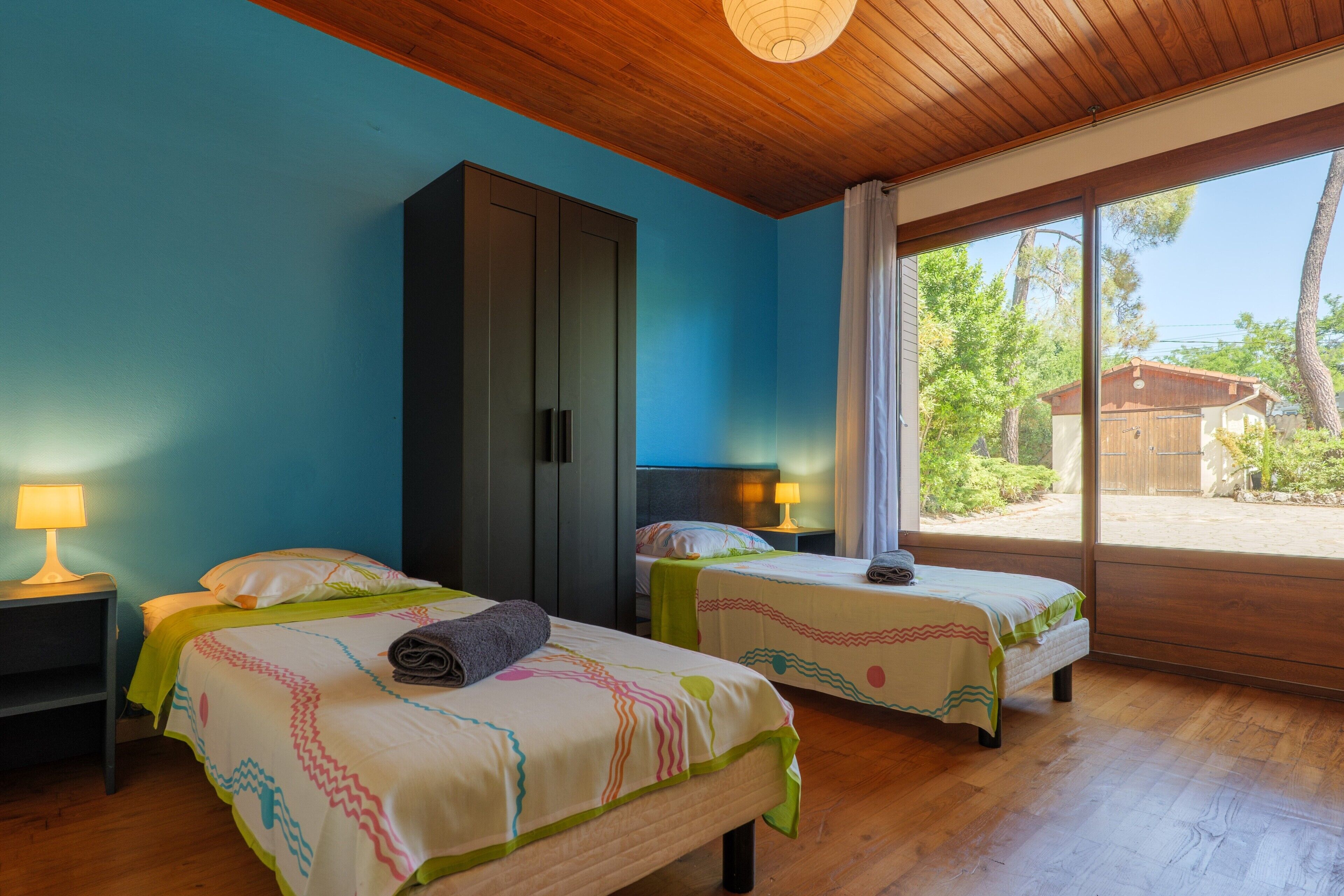 6 chambres, fer et planche à repasser, Wi-Fi, draps fournis