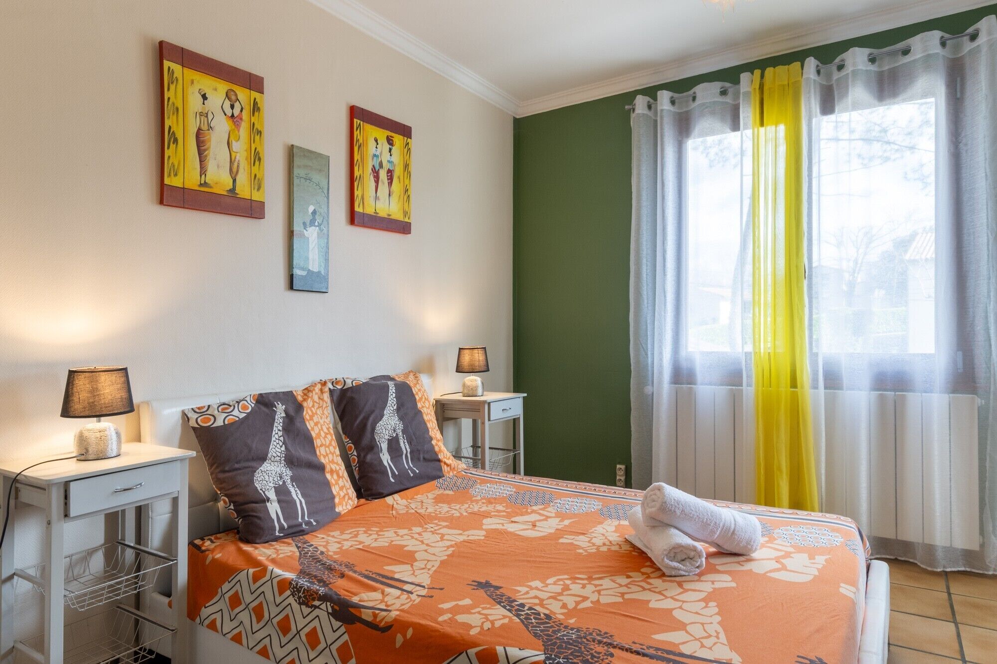 6 chambres, fer et planche à repasser, Wi-Fi, draps fournis