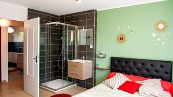 6 chambres, fer et planche Ă repasser, Wi-Fi, draps fournis