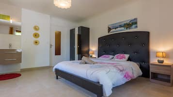 6 camere, ferro/asse da stiro, Wi-Fi, lenzuola