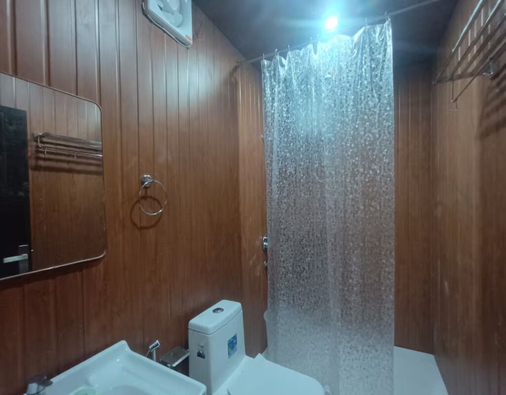 Ducha, artículos de tocador gratuitos, toallas, jabón