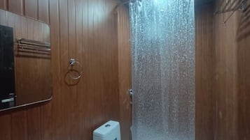 Ducha, artículos de tocador gratuitos, toallas, jabón