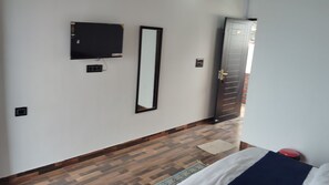 Deluxe Double Room, Balcony, Mountain View - River Valley Resort  (Ukhimath)