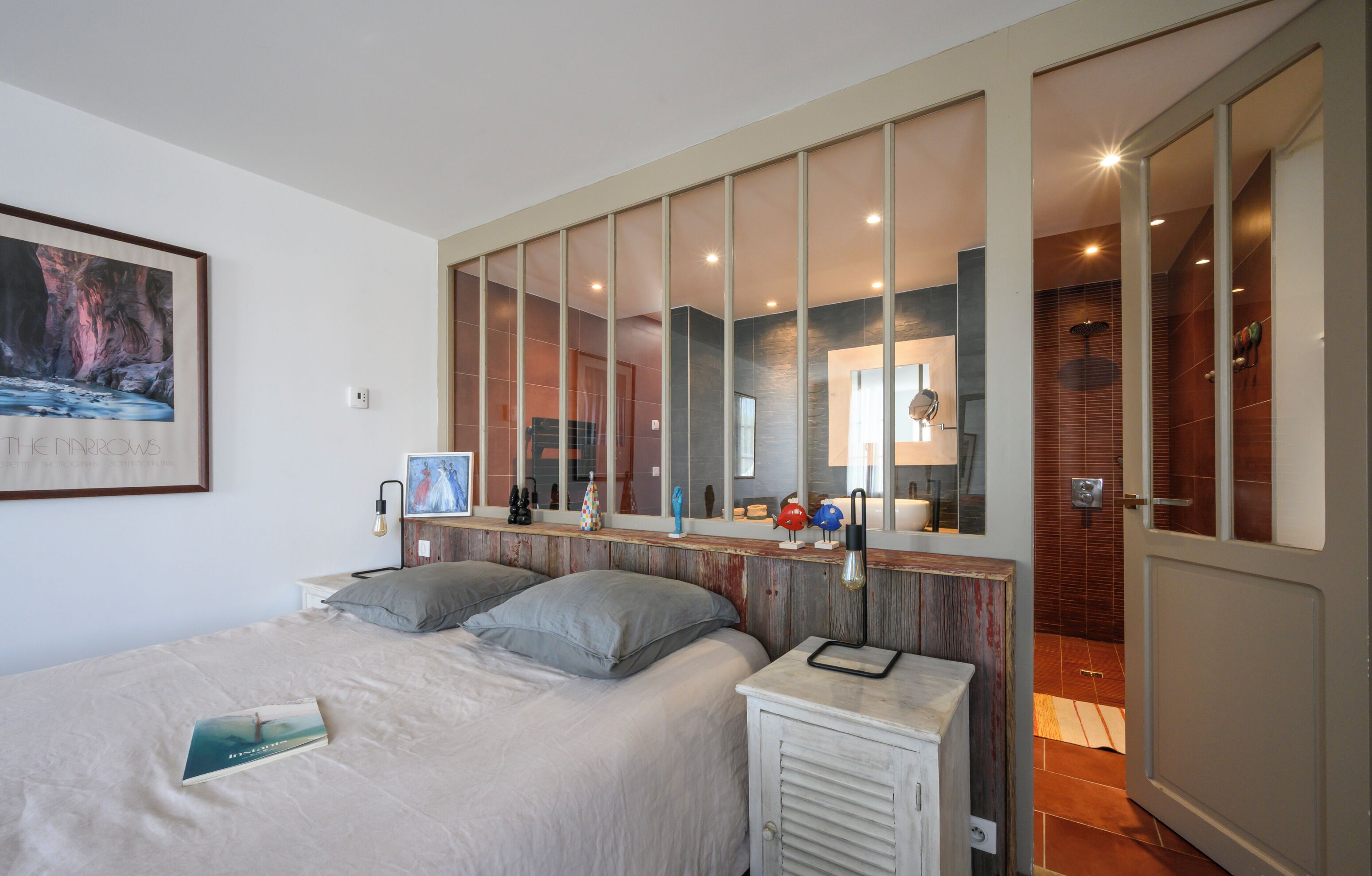 5 habitaciones, tabla de planchar con plancha y wifi 
