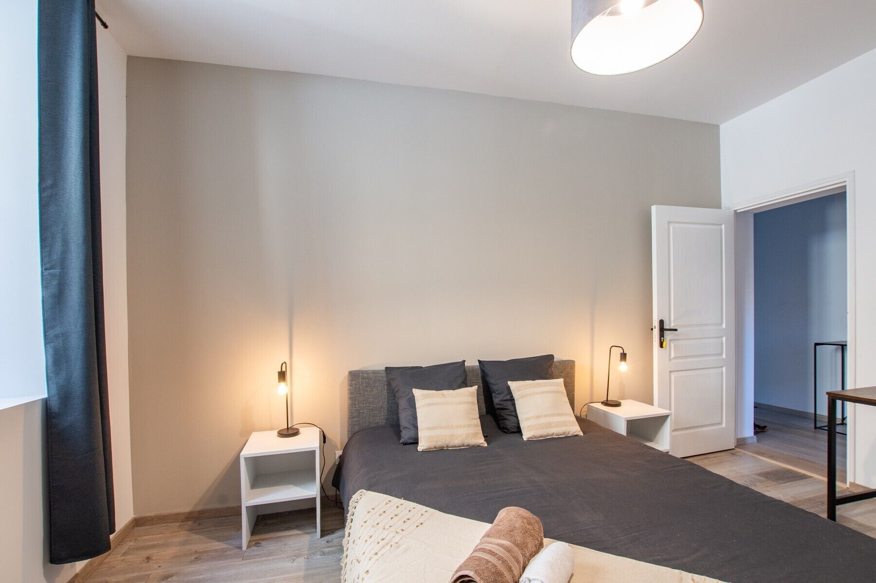 3 slaapkamers, een strijkplank/strijkijzer, wifi