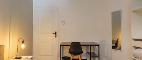 3 室のベッドルーム、アイロン / アイロン台、WiFi