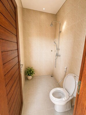 Shower - Chela Villa | 3BR Retreat in Kuta Utara Bali (Dalung)