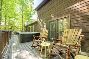 Terrace/patio - Charming 3BD w/ Hot Tub | Pool Access + Fireplace! (Gatlinburg)
