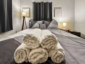 3 bedrooms, iron/ironing board, WiFi