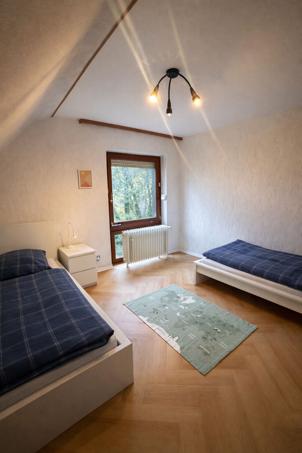 4 bedrooms, bed sheets