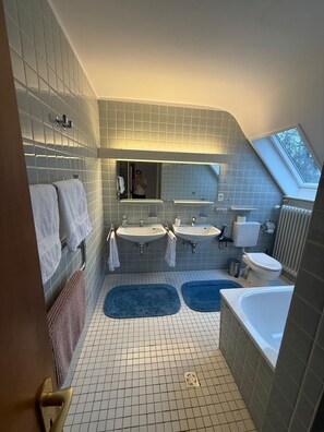 Bathroom - Vrbo Property (Jesberg)