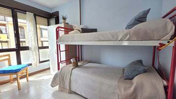 2 Schlafzimmer, Bügeleisen/Bügelbrett, Bettwäsche