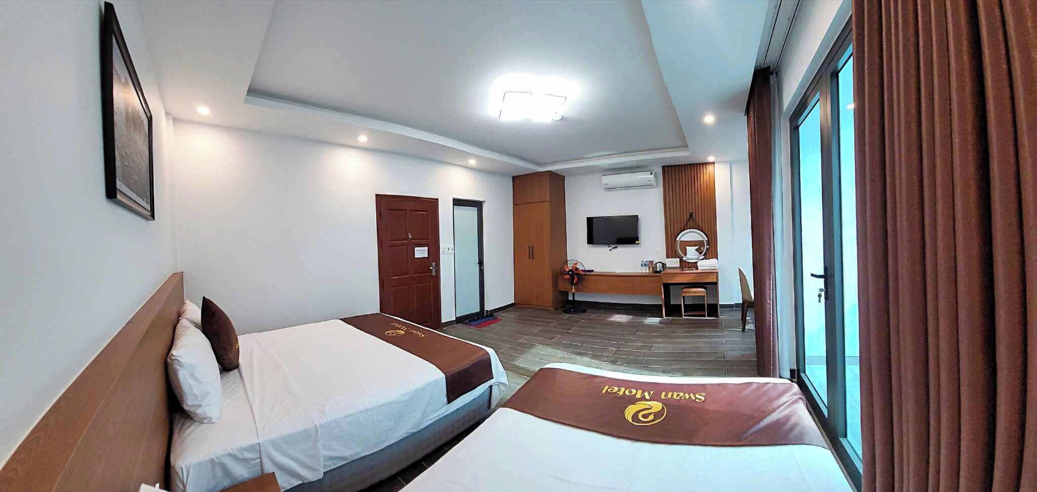 Kamar Double, 2 Tempat Tidur Queen | Meja kerja, ruang kerja ramah laptop, dan tirai kedap cahaya