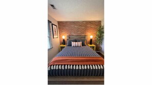 2 bedrooms, free WiFi, bed sheets - Trendy 2 Bedroom Bungalow in Rockwood (Portland)